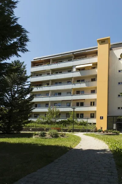Nachmieter ab 55 Jahren gesucht – Rollstuhlgerechte Wohnung inkl. Küche und Schrank zur Übernahme — photo 1